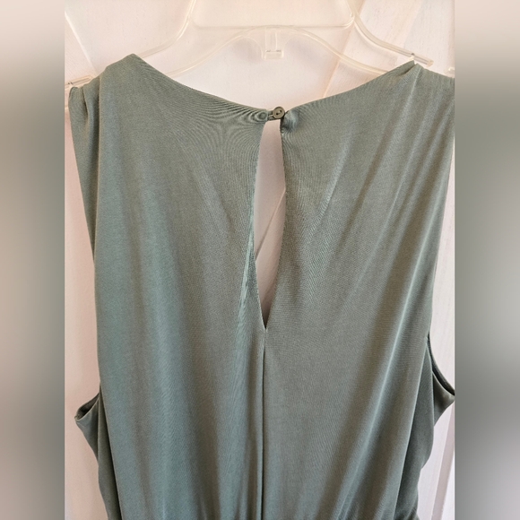 ASTR Sleeveless V-Neck Cinch Waist Wide Leg Jumpsuit In Green - Picture 7 of 10